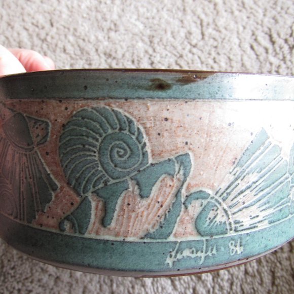 Vintage Carved Sea Shells Pottery Bowl - Picture 4 of 7